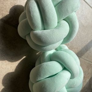🌿Mint green knot pillows🌿